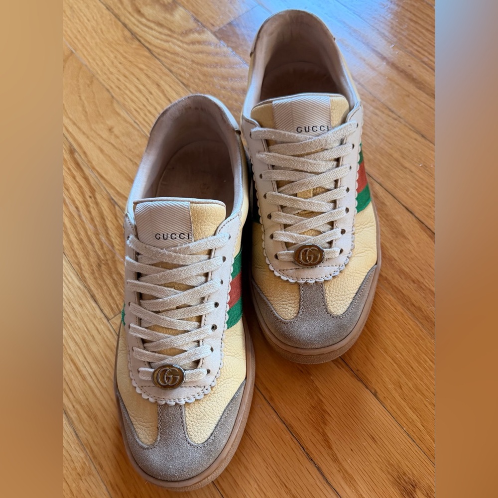 GUCCI - Cream and Green Stripe Sneakers - Picture 2 of 12